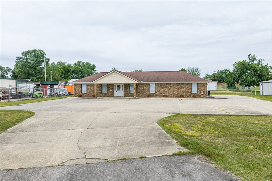 706 W Broadway St, Spiro, OK for sale - Building Photo - Image 3 of 52