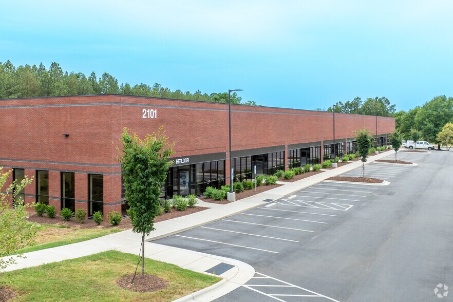 2101 Garner Station Blvd, Raleigh, NC à louer - Photo principale - Image 1 de 16