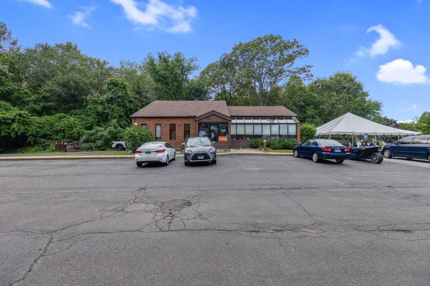 7 Independence Dr, Marlborough, CT for sale - Building Photo - Image 2 of 8