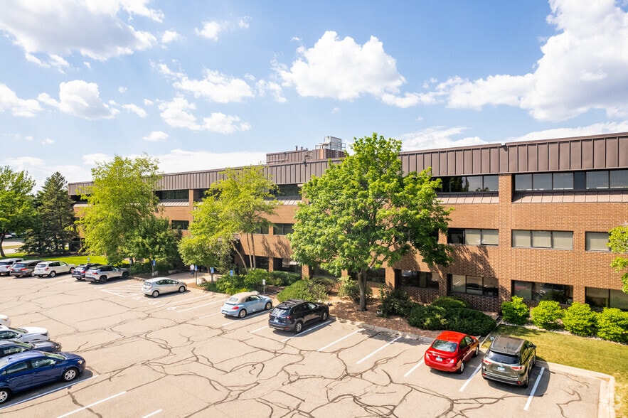 7701 York Ave S, Edina, MN for lease - Building Photo - Image 1 of 6