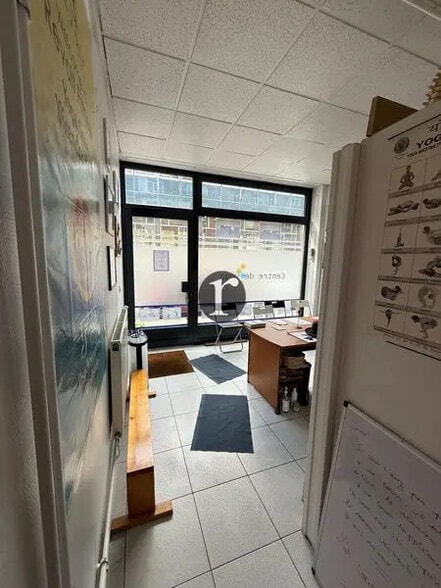 Retail in Lille for sale - Interior Photo - Image 2 of 3