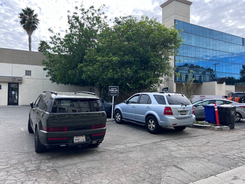 13409-13413 Ventura Blvd, Sherman Oaks, CA for lease - Building Photo - Image 2 of 14