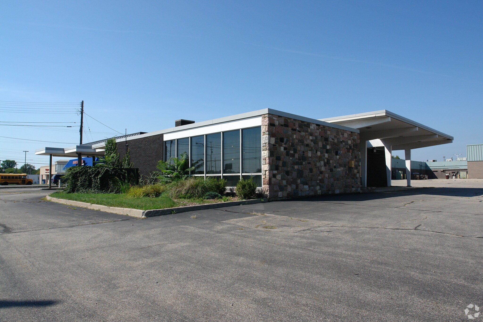 3316 S Martin Luther King Jr Blvd, Lansing, MI for lease Primary Photo- Image 1 of 5