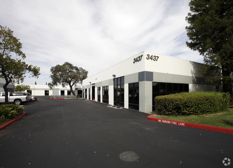 3355 Myrtle Ave, North Highlands, CA for lease - Building Photo - Image 1 of 3