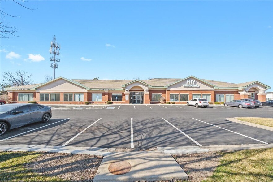 11960 Quivira Rd, Overland Park, KS à louer - Photo du bâtiment - Image 3 de 8