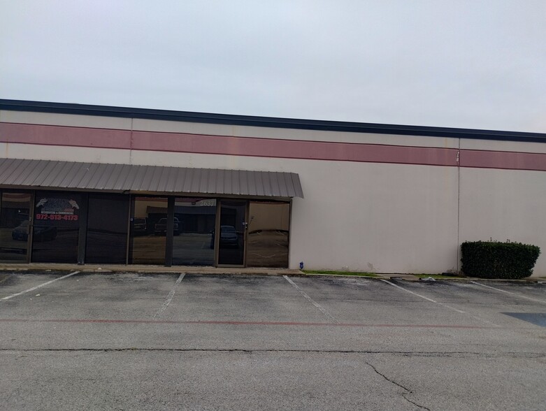 2601-2621 Aero Dr, Grand Prairie, TX for lease - Building Photo - Image 2 of 22