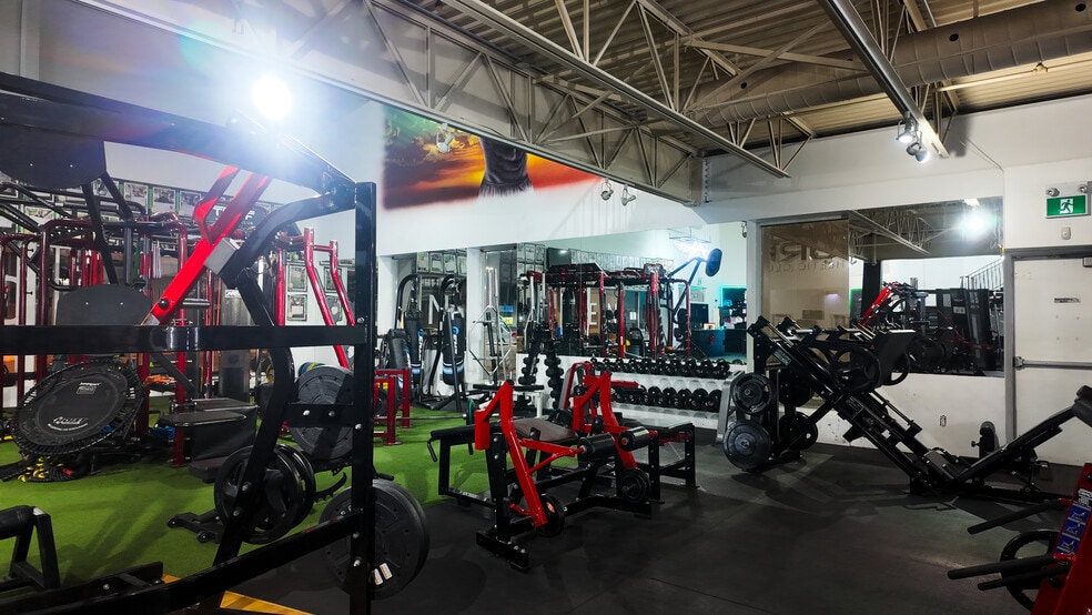 31 Jevlan Dr, Vaughan, ON for lease - Interior Photo - Image 3 of 19