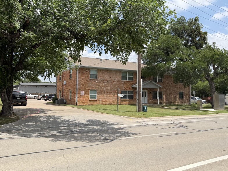 2266 W Oak St, Denton, TX for sale - Building Photo - Image 2 of 2