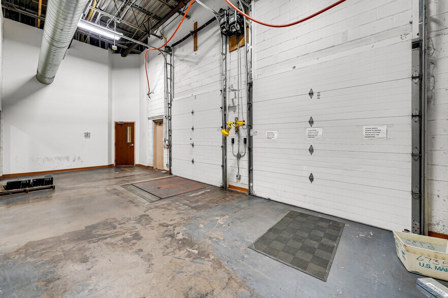 721 E 112th St, Chicago, IL à louer - Photo du bâtiment - Image 3 de 20