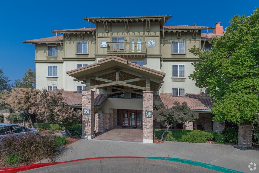 121 Iron Point Rd, Folsom, CA à vendre - Photo du bâtiment - Image 3 de 5