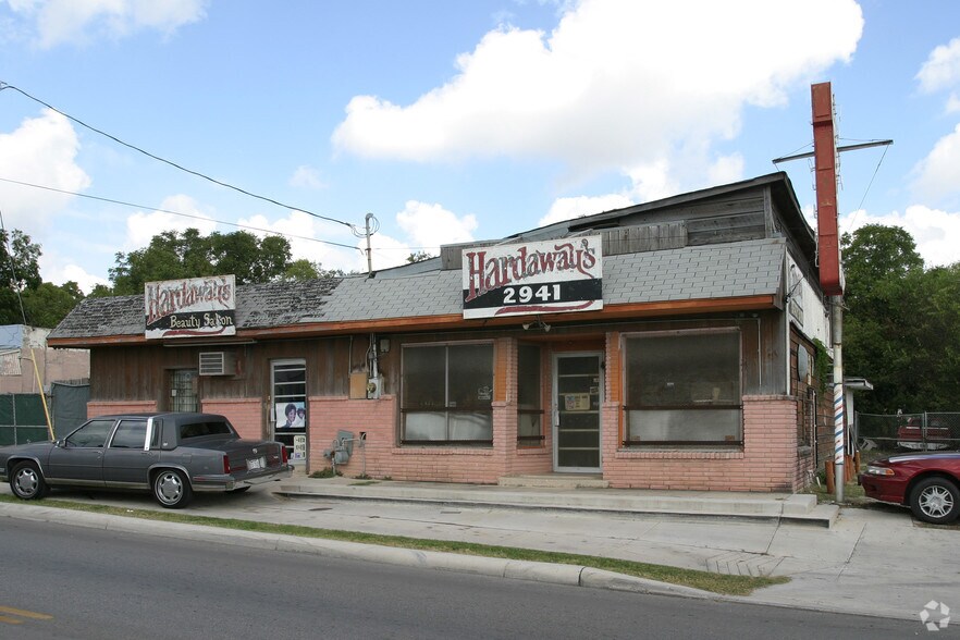 2941 E Houston St, San Antonio, TX à louer - Photo du bâtiment - Image 3 de 19