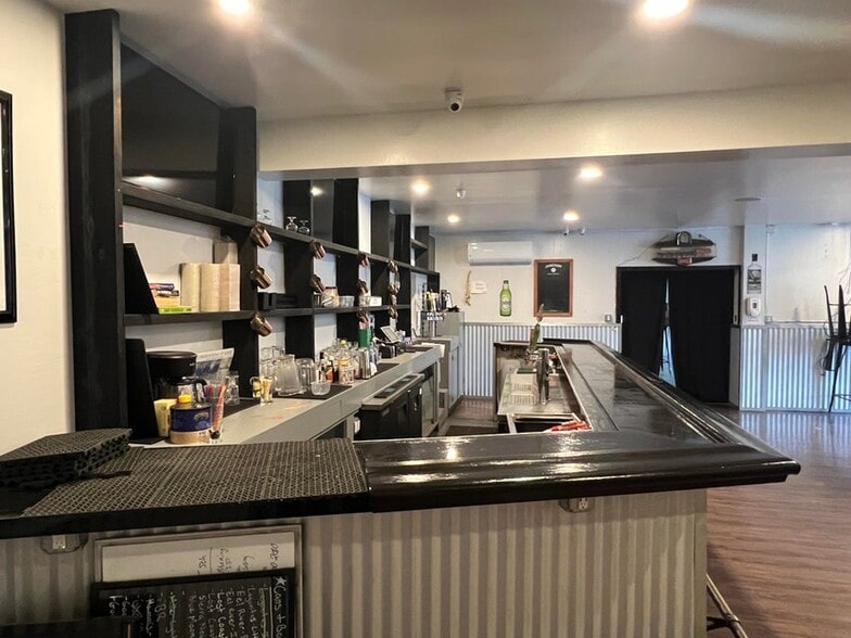 1417 Glendale Dr, Mckinleyville, CA à louer - Photo intérieure - Image 3 de 18