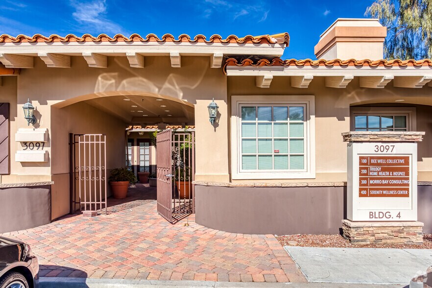 3097 E Warm Springs Rd, Las Vegas, NV à louer - Photo du bâtiment - Image 2 de 8