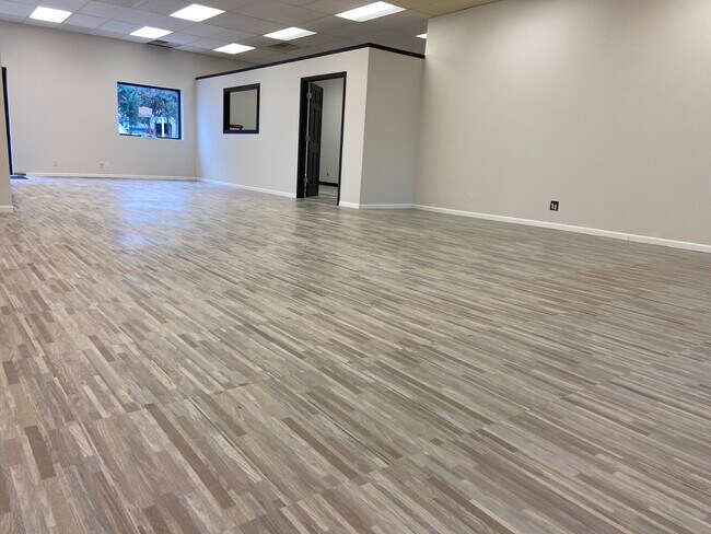 More details for 517 N Lake Ave, Twin Lakes, WI - Flex for Lease