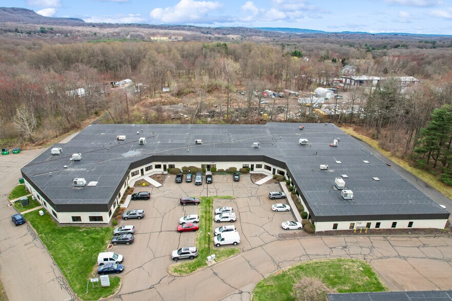 1486 Highland Ave, Cheshire, CT à louer - Photo du bâtiment - Image 3 de 4