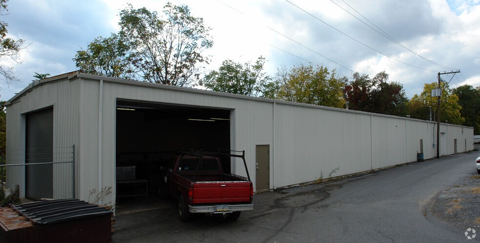 670 Willow St, Lemoyne, PA à vendre - Photo du bâtiment - Image 2 de 2