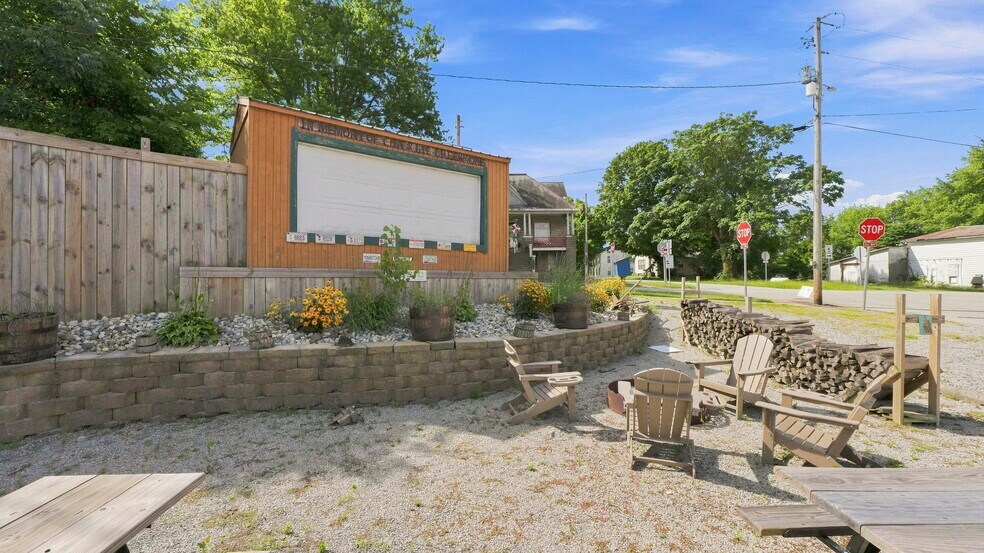 109 Center St, Larwill, IN à vendre - Photo du bâtiment - Image 3 de 24