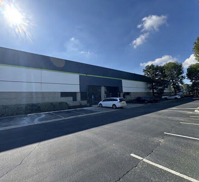 1822 E Francis St, Ontario, CA à vendre - Photo du bâtiment - Image 2 de 9