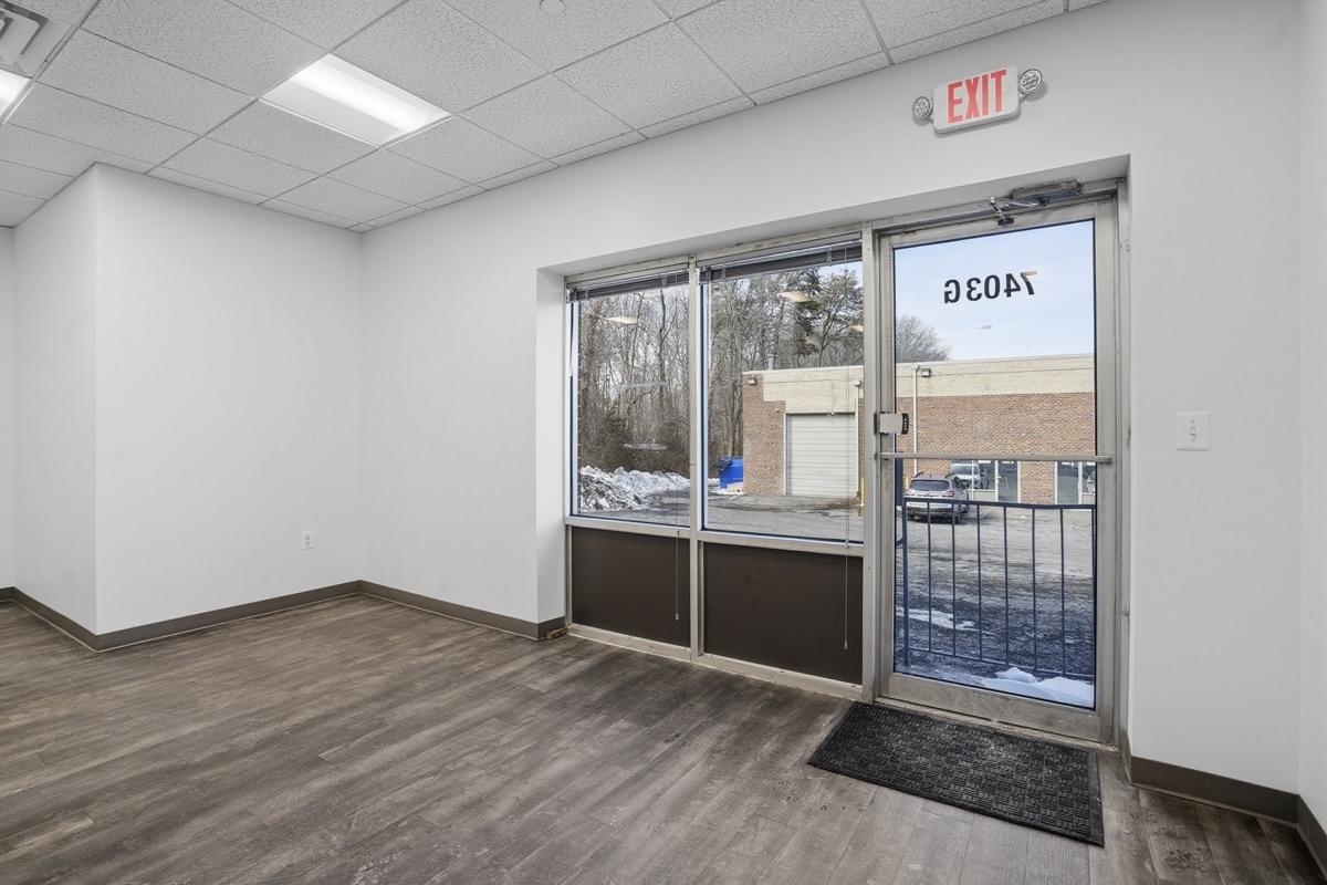 7401-7403 Lockport Pl, Lorton, VA à louer Photo intérieure- Image 1 de 19