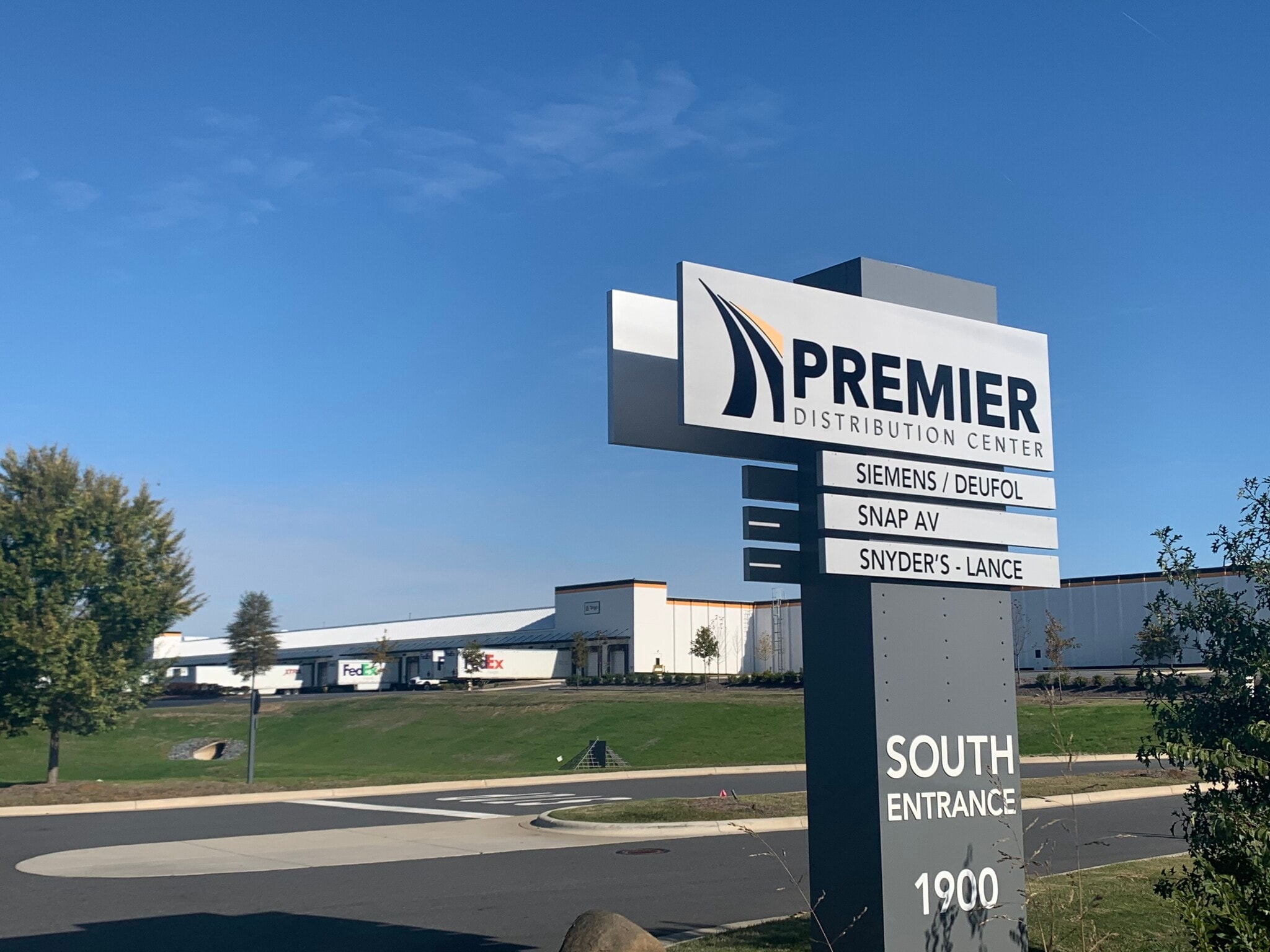 1900 Continental Blvd, Charlotte, NC for lease Primary Photo- Image 1 of 5