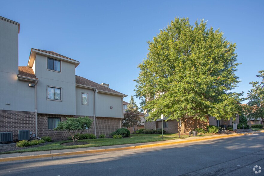 315 Elden St, Herndon, VA à vendre - Photo du bâtiment - Image 3 de 43