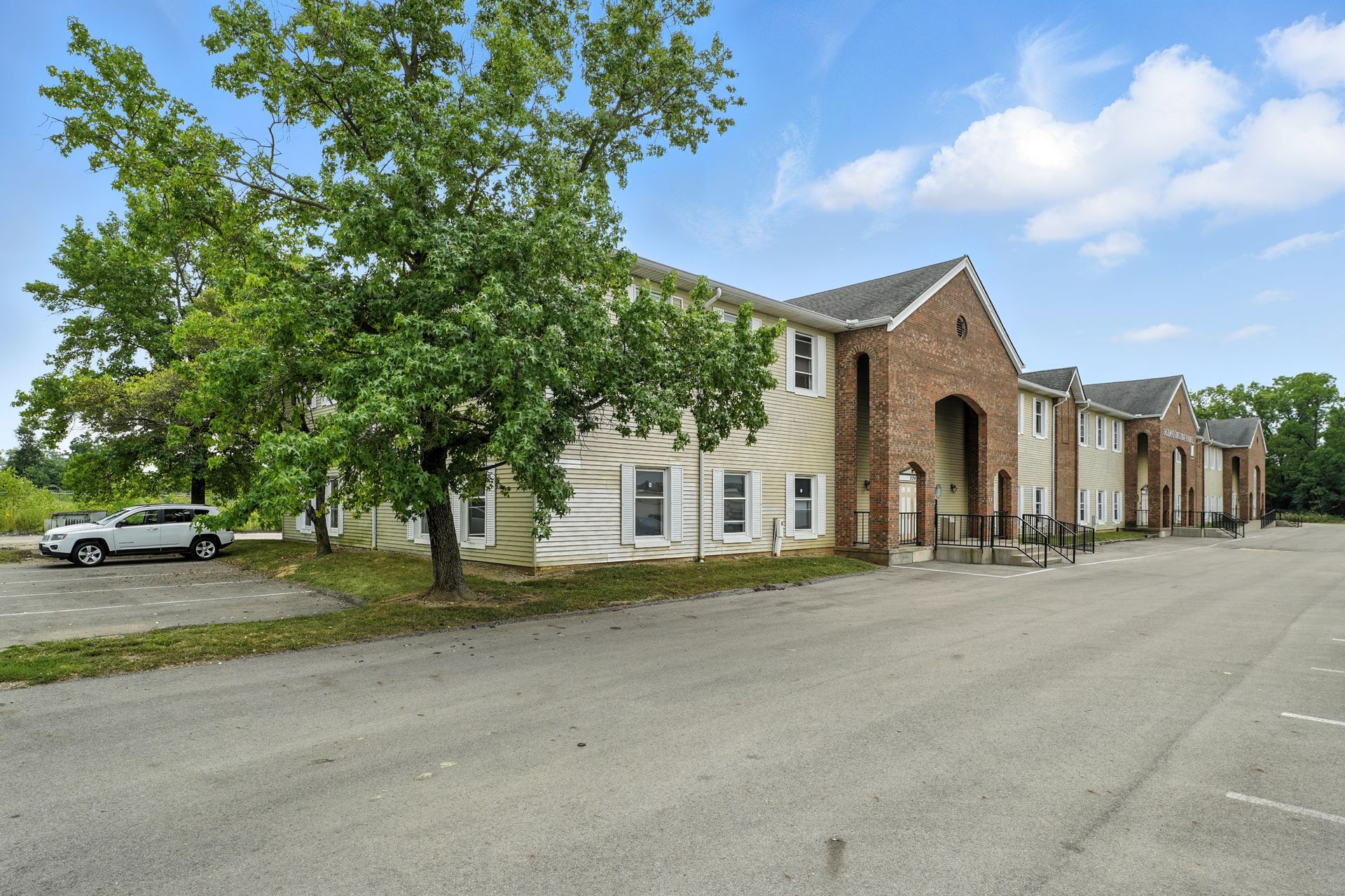 2242-2246 S Hamilton Rd, Columbus, OH à louer Photo du bâtiment- Image 1 de 5