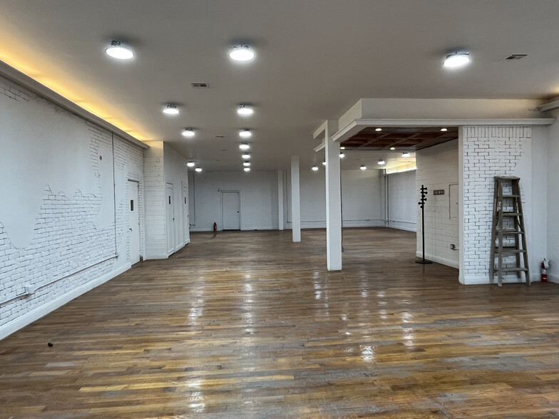 530 3rd Ave, Brooklyn, NY for lease - Interior Photo - Image 2 of 23