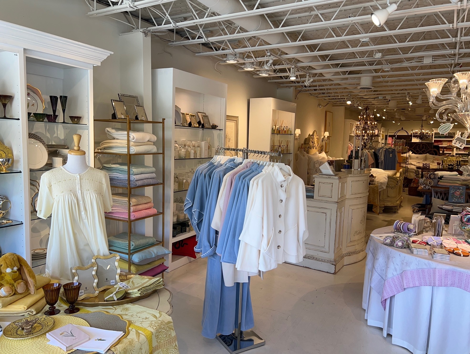 26 E Andrews Dr, Atlanta, GA for lease Interior Photo- Image 1 of 5
