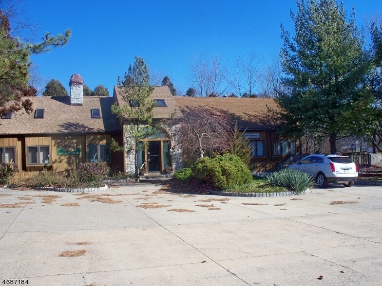 18 Parker Ave, Flemington, NJ for sale - Primary Photo - Image 1 of 22