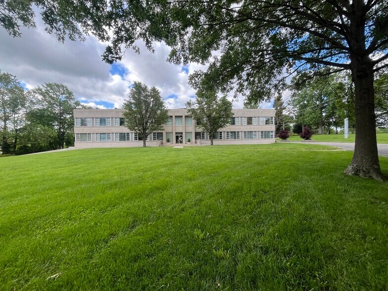 2222 8th St, Bedford, IN à vendre - Photo principale - Image 1 de 16