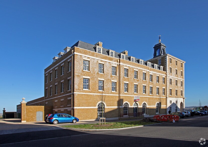 Queen Mother Sq, Dorchester for lease - Building Photo - Image 3 of 4