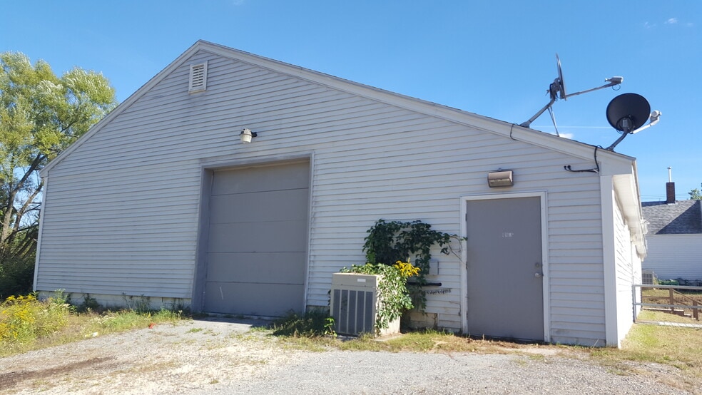 216 Central St, Hudson, NH for lease - Building Photo - Image 2 of 9