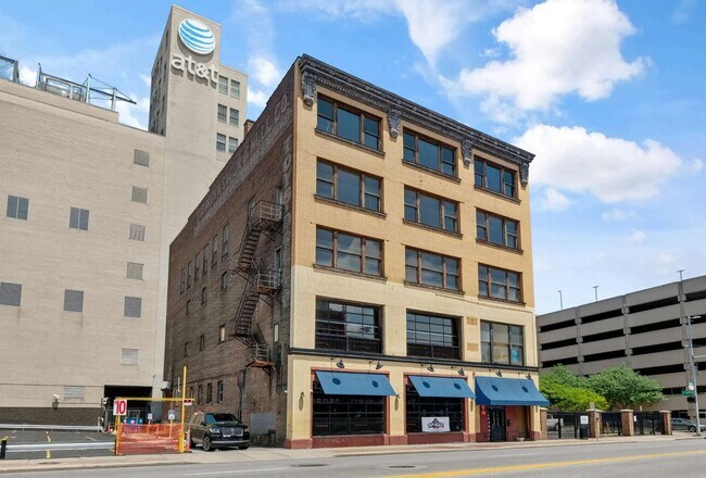 Plus de détails pour 610 Monroe St, Toledo, OH - Commerce de détail à vendre