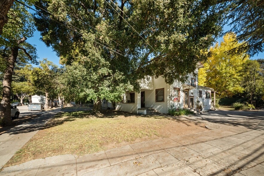 562 N Madison Ave, Pasadena, CA à vendre - Photo principale - Image 1 de 16