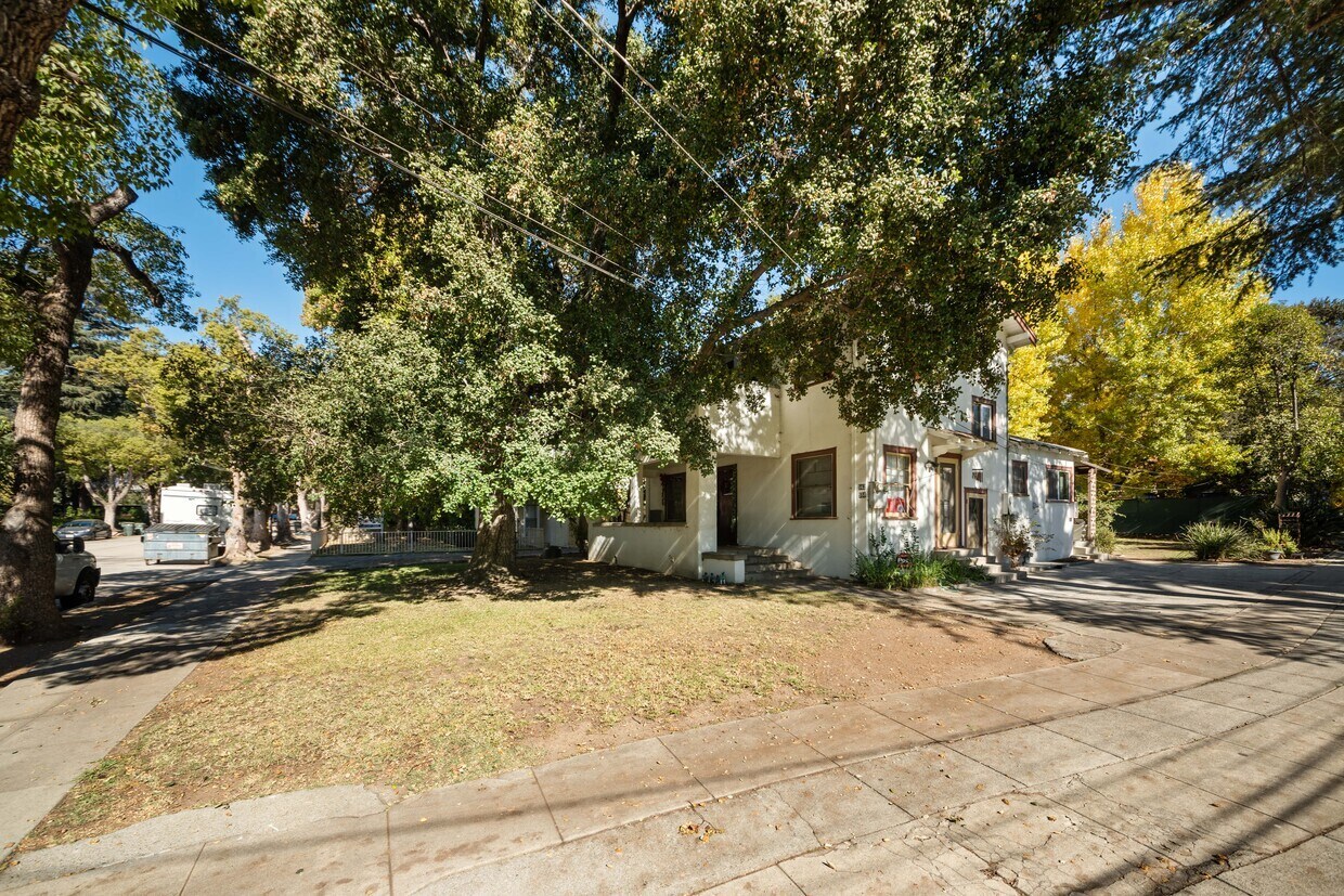 562 N Madison Ave, Pasadena, CA à vendre Photo principale- Image 1 de 17