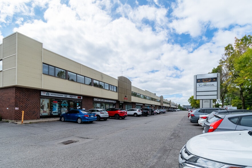 3023 Boul Wilfrid-Hamel, Québec, QC à louer - Photo du bâtiment - Image 3 de 10
