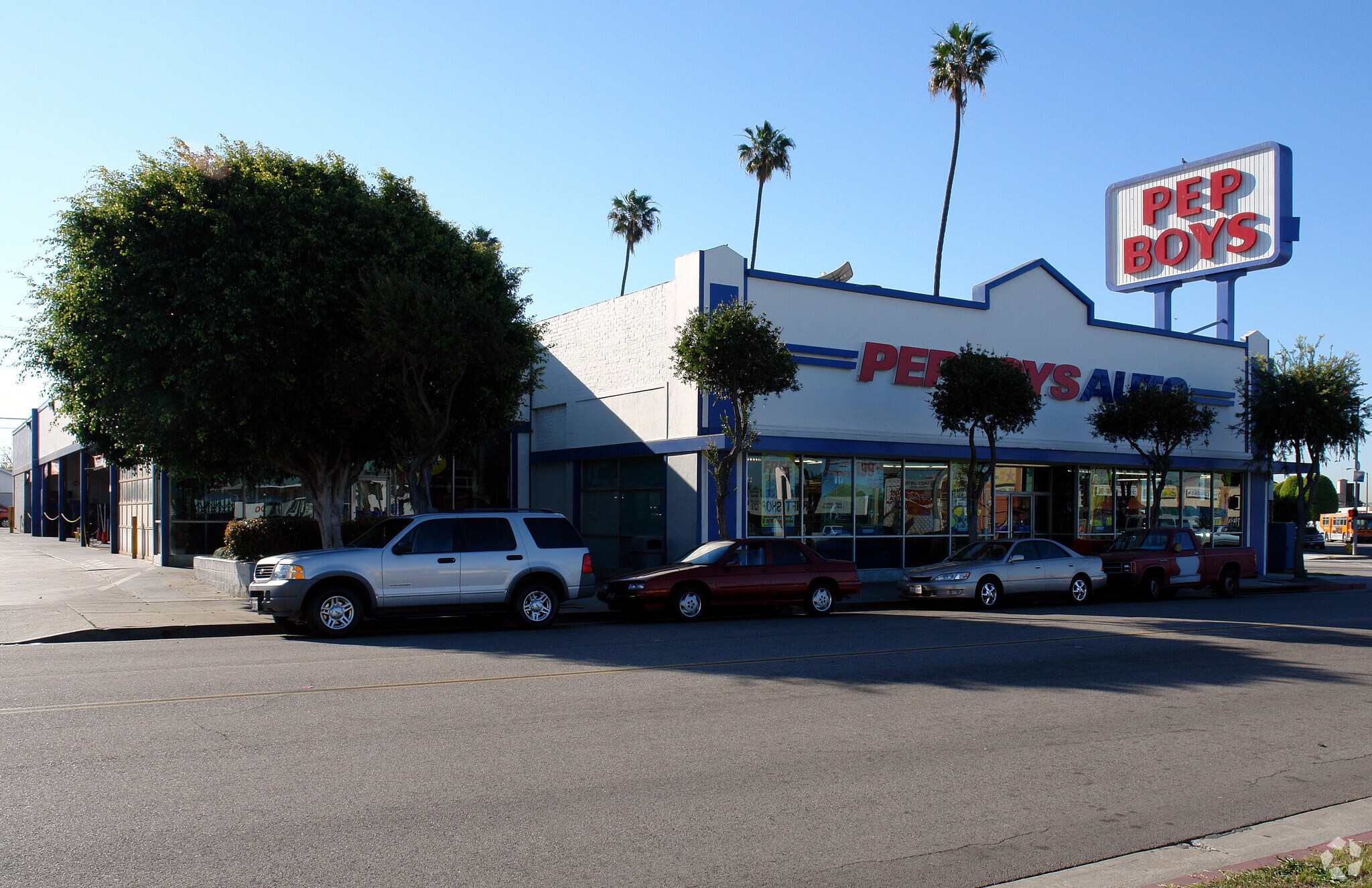 200 E Spruce Ave, Inglewood, CA for lease Primary Photo- Image 1 of 3