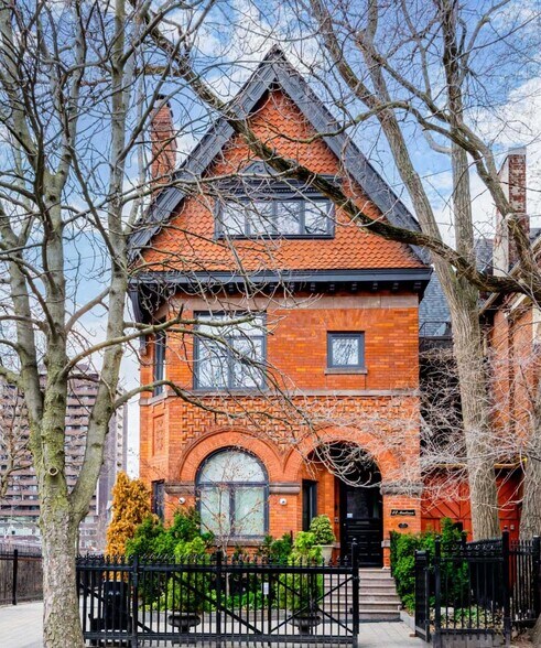 12 Madison Av, Toronto, ON à vendre - Photo du bâtiment - Image 2 de 23