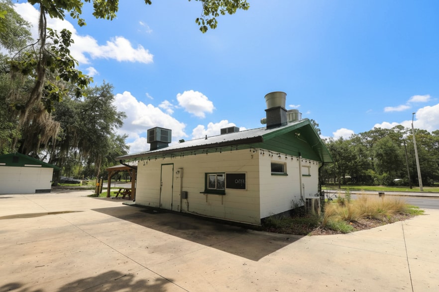 1818 NE Waldo Rd, Gainesville, FL for sale - Building Photo - Image 2 of 16