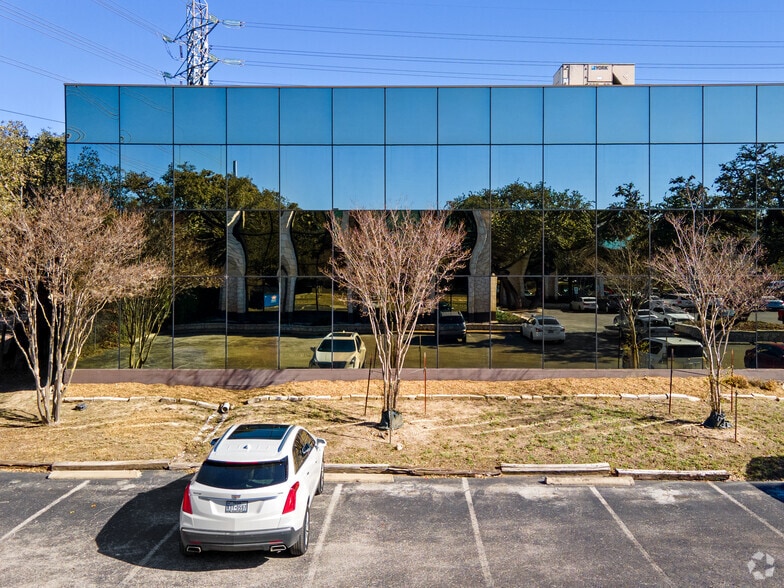 8535 Wurzbach Rd, San Antonio, TX for lease - Building Photo - Image 3 of 8