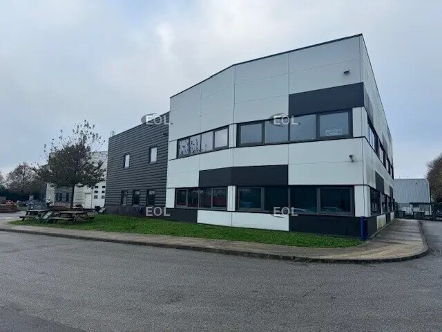 Flex dans Montigny-le-Bretonneux à louer Photo du bâtiment- Image 1 de 11