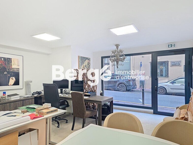 Retail in Cannes for sale - Interior Photo - Image 3 of 6