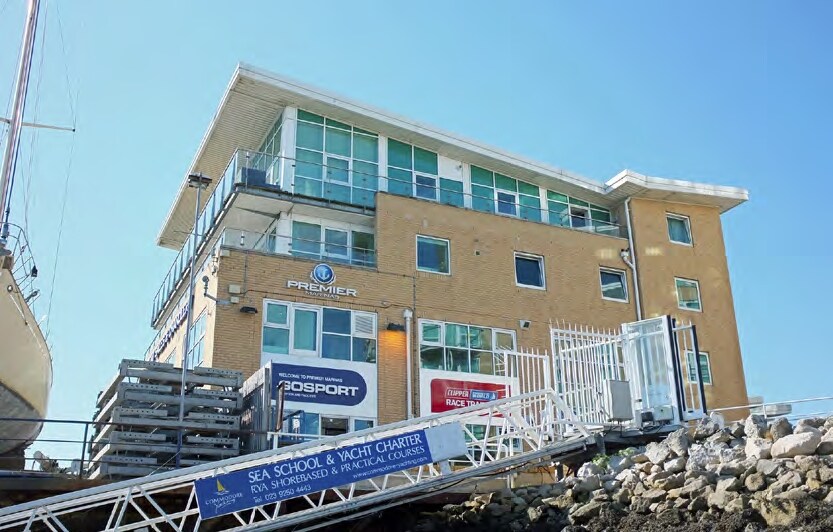 Mumby Rd, Gosport à louer - Photo du bâtiment - Image 2 de 2