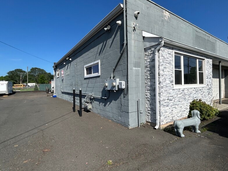 151 Kitts Ln, Newington, CT for lease - Building Photo - Image 2 of 5