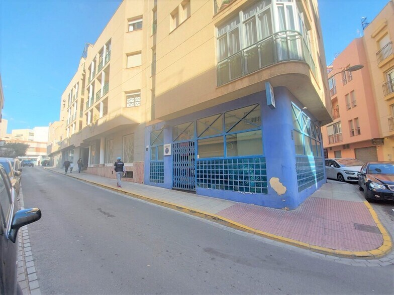 Commerce de détail dans El Ejido, Almería à louer - Photo du bâtiment - Image 1 de 11