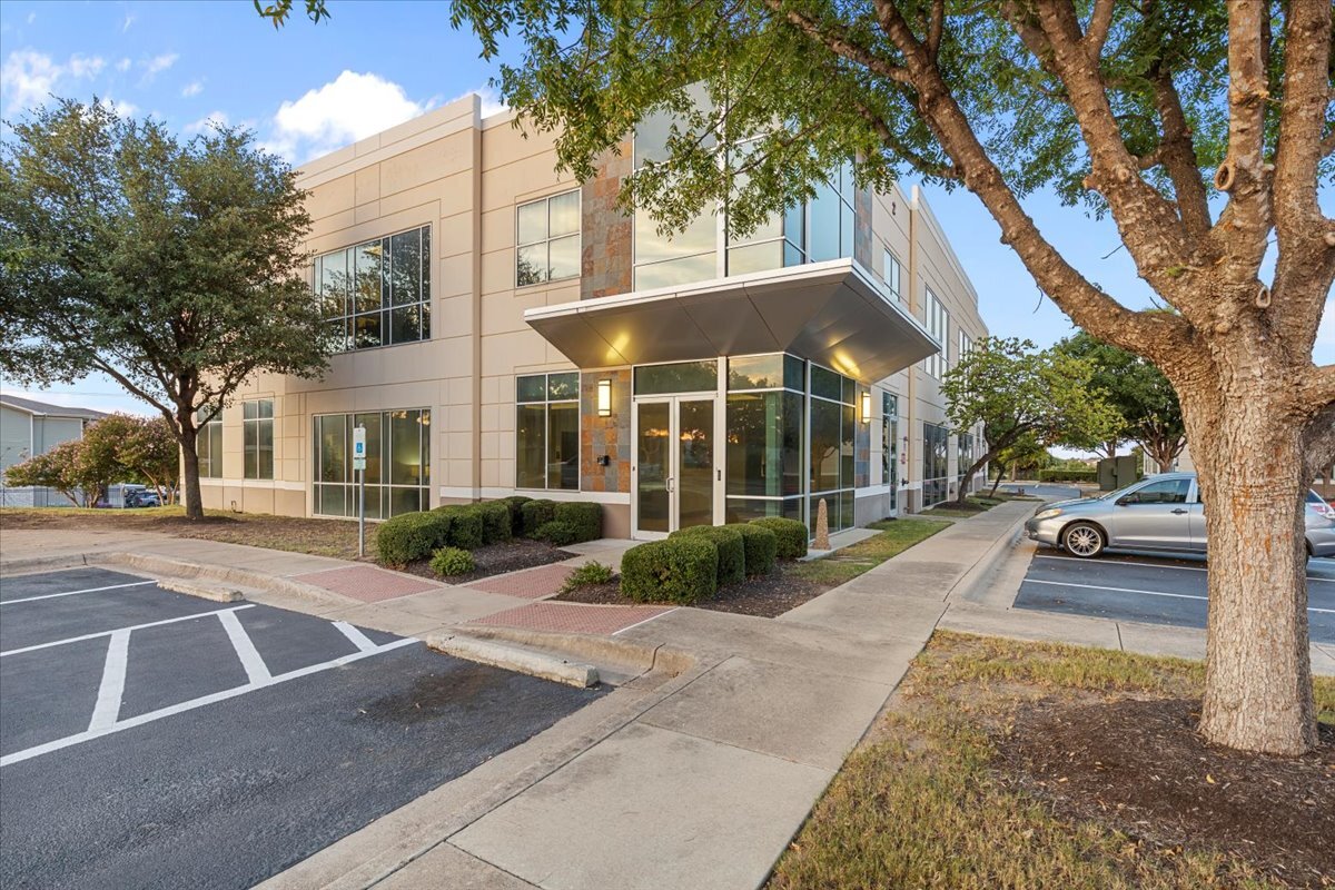 2300 Greenhill Dr, Round Rock, TX à vendre Photo du bâtiment- Image 1 de 43