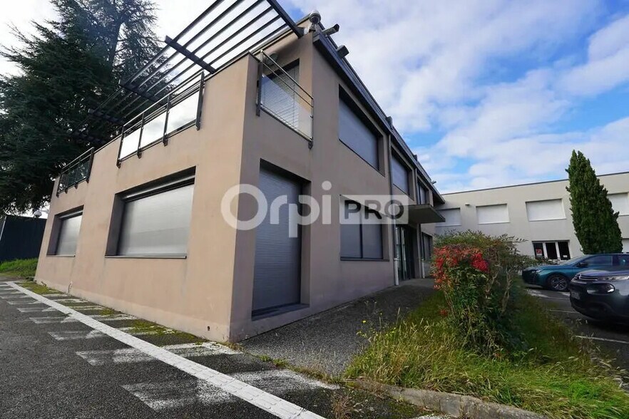 Bureau dans Rillieux-la-Pape à louer - Photo du bâtiment - Image 1 de 6