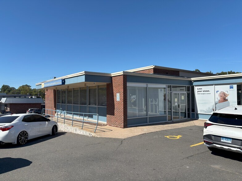923-931 Farmington Ave, Bristol, CT à louer - Photo du bâtiment - Image 3 de 16