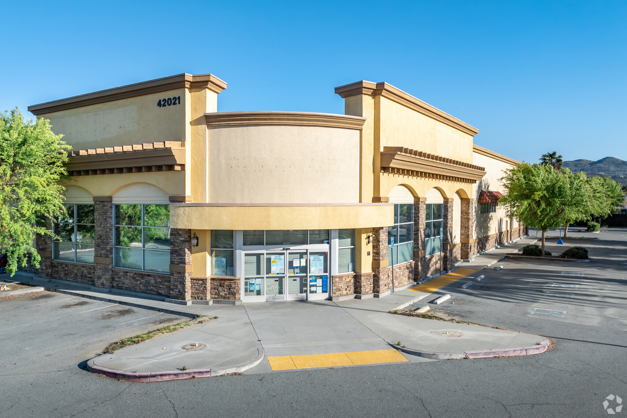 42021 Florida Ave, Hemet, CA for lease Building Photo- Image 1 of 8