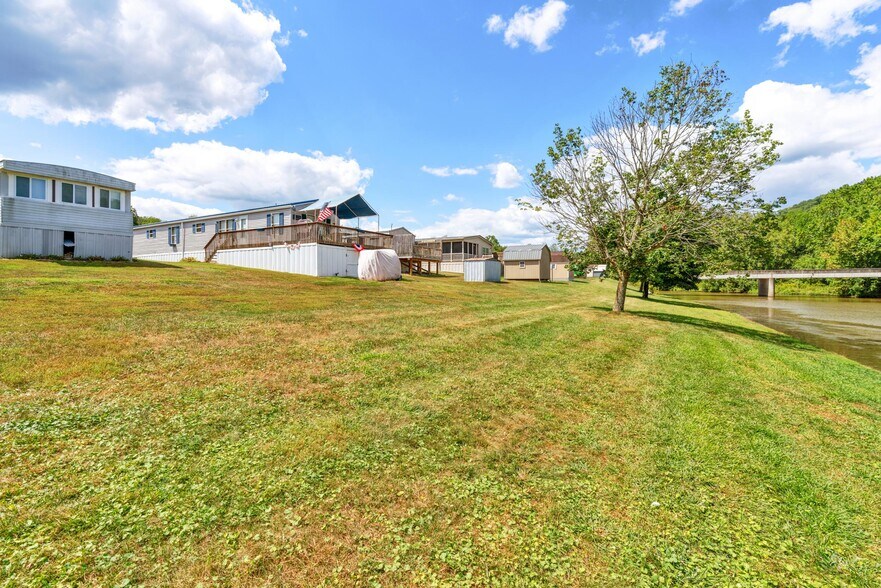 1 Greenwood Ln, Clarksville, PA à vendre - Photo du bâtiment - Image 3 de 9